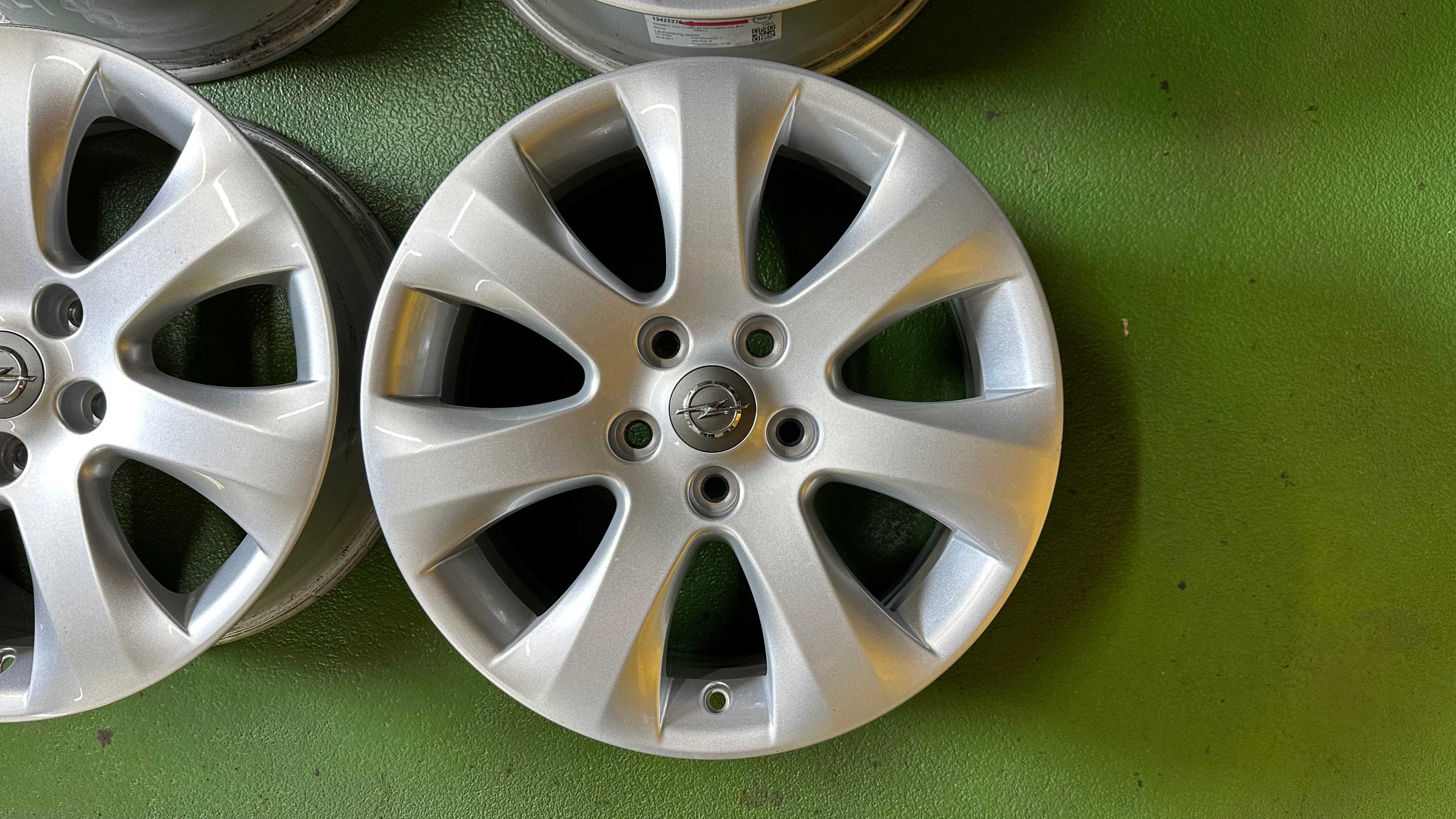 Felgi aluminiowe 17'' 7Jx17 5x115x70,2 ET44 Opel Insignia Astra itp.