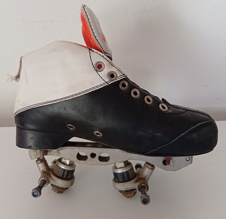 Par de patins da marca De Rodas