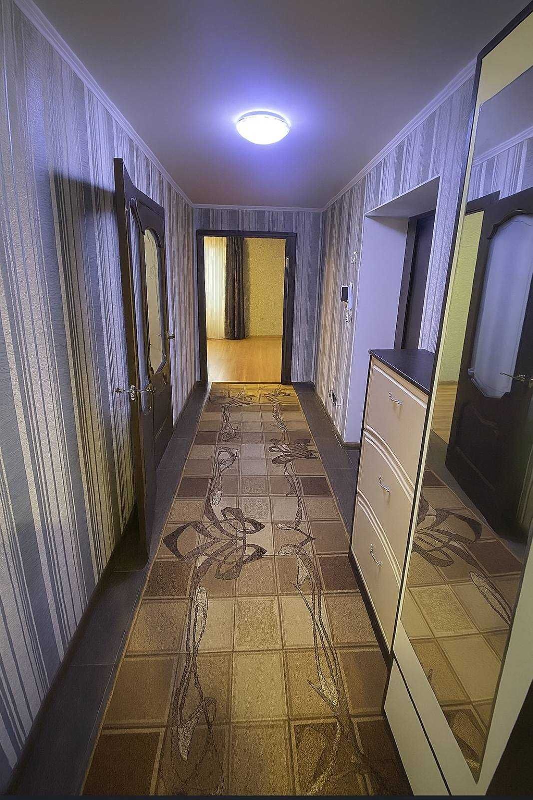Продам 2 ком.кв на Шуменском 51 м.кв  кипичный дом 2эт.