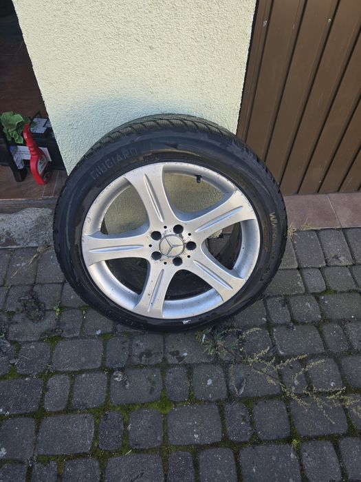 Koła mercedes 18" z oponami zimowymi.