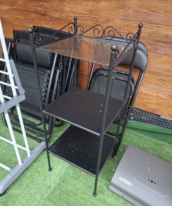 Regały metalowe  czarne.