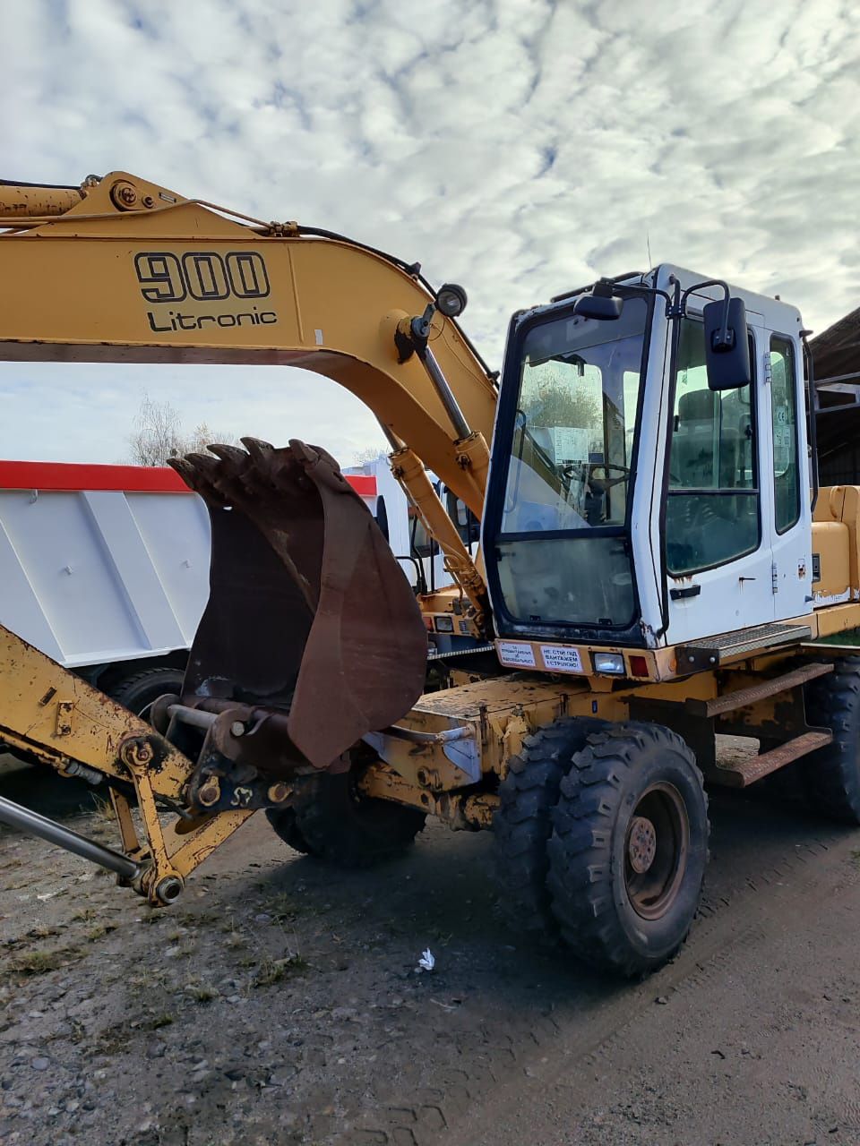 Продам екскаватор Liebher 900 Litronic