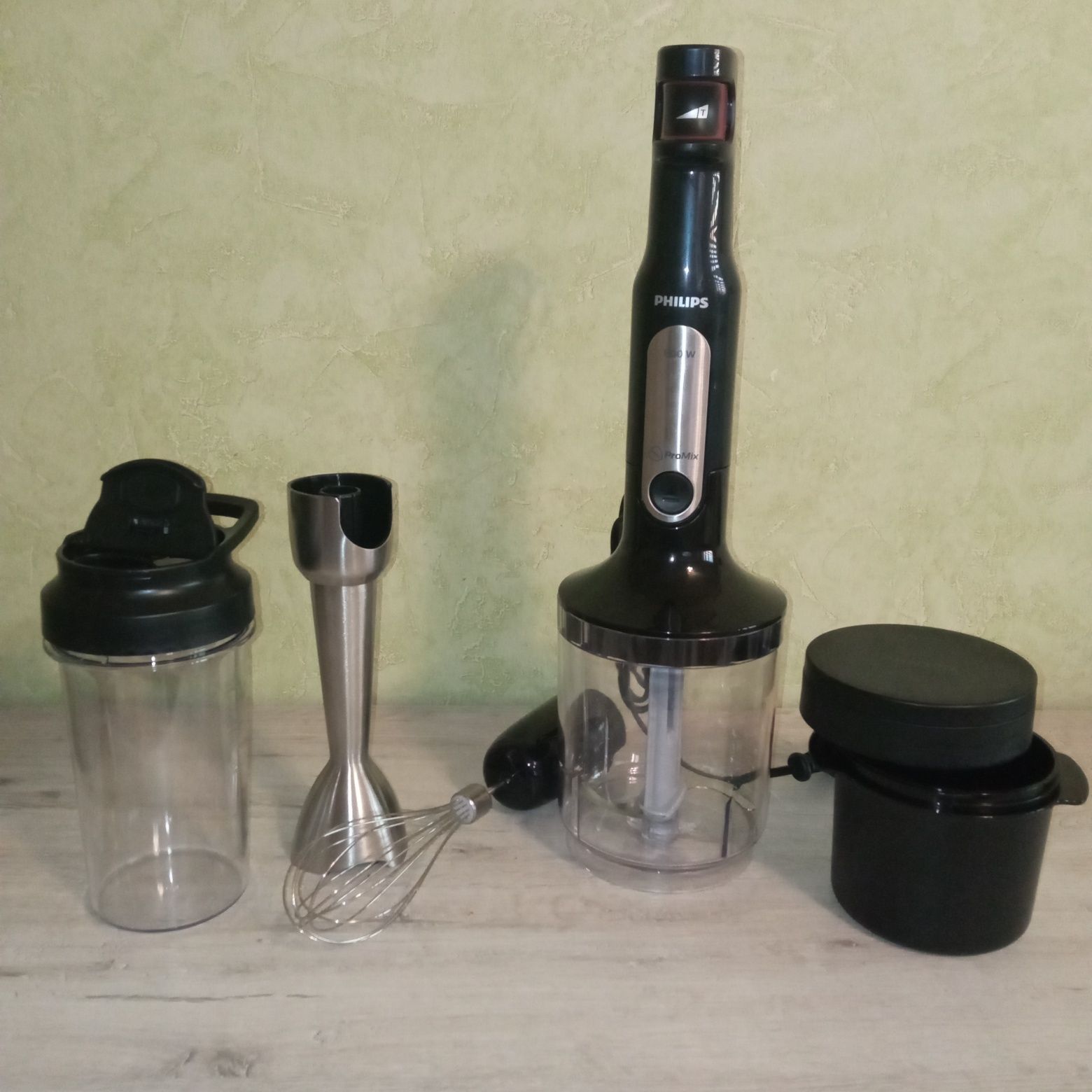 Blender ręczny z bidonem i pojemnikiem na zupę Philips OnTheGo HR2655/