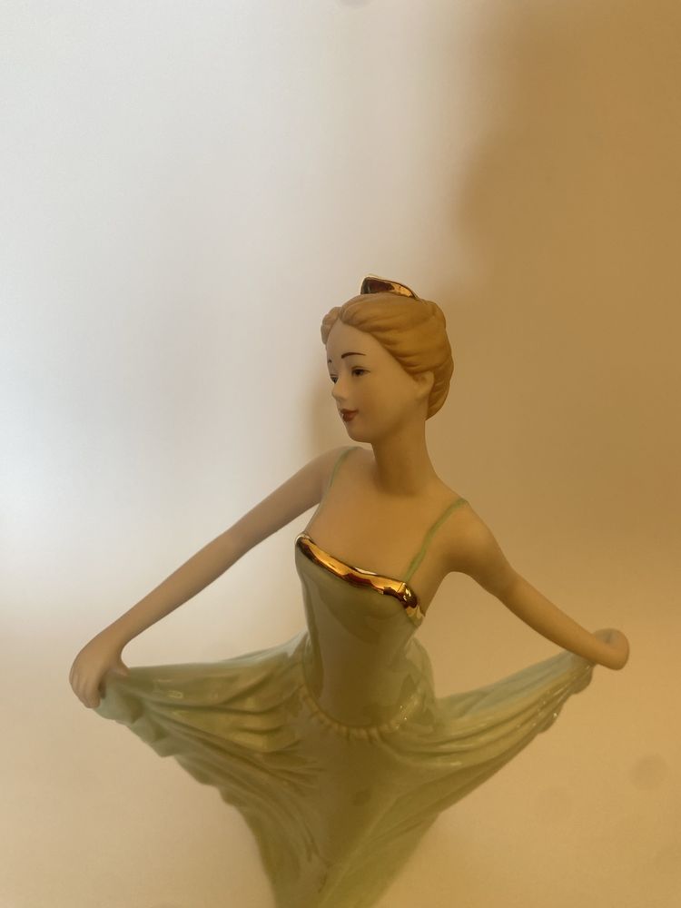 SBL piekna porcelanowa dama