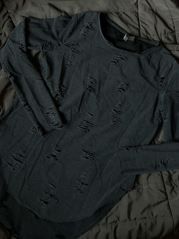Рваный свитер H&M