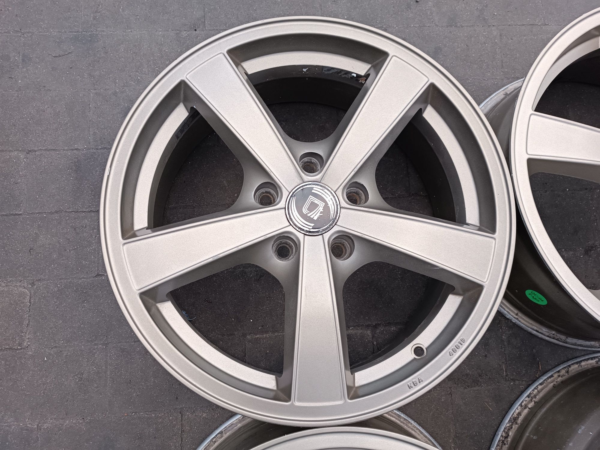 Felgi Alu Toyota Avensis Nissan Qashqai Juke Kia 5x114.3 ET40 7J17
