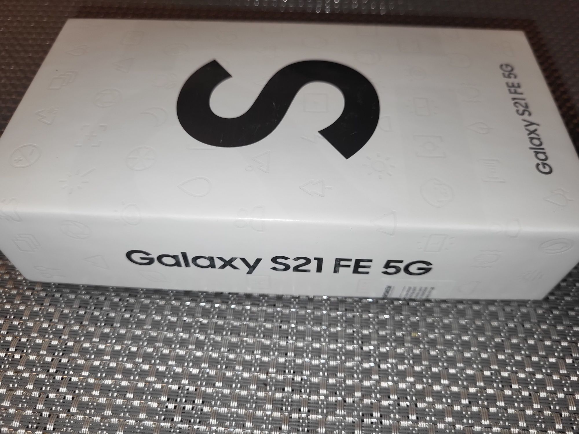 Telefon Samsung S21FE5G plus słuchawki bezprzewodowe