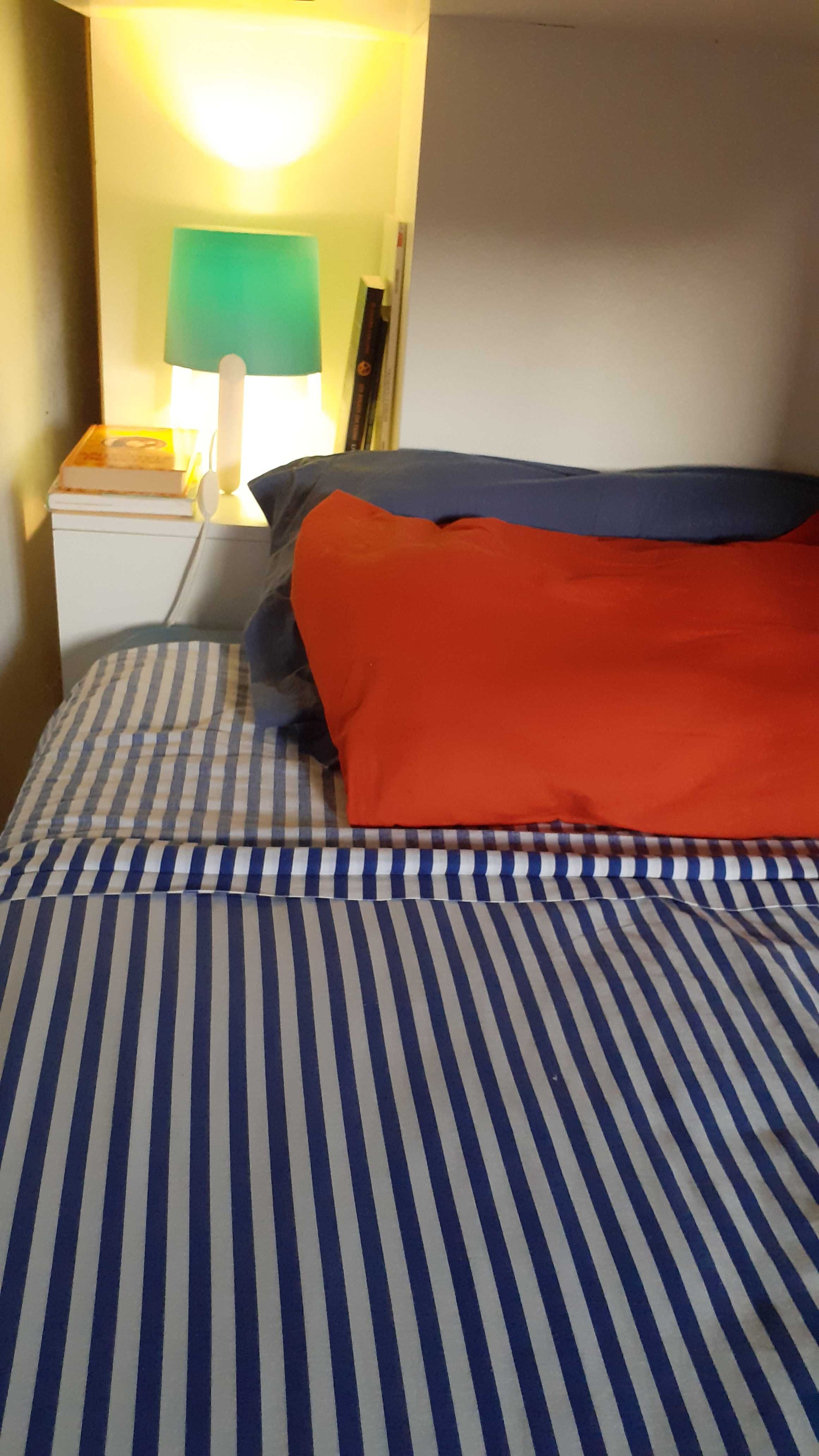 Beliche Conforama  com 2 camas, roupeiro e gavetões
