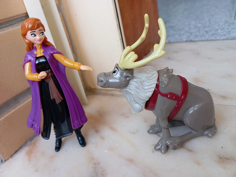 Figuras Anna e Rena Sven