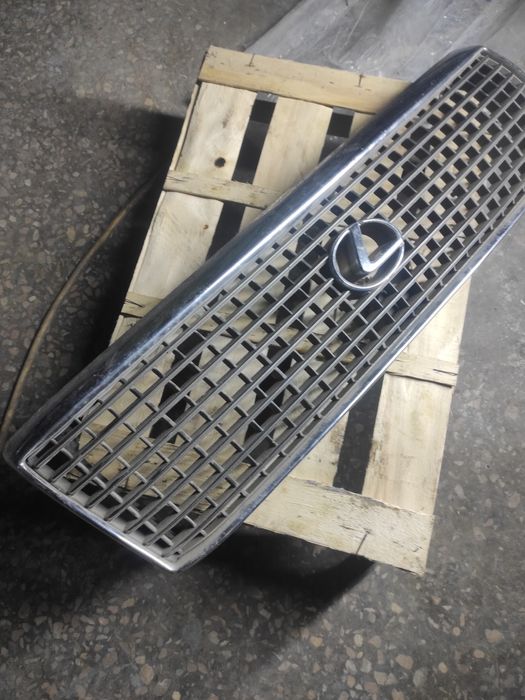 Решітка радіатора Lexus