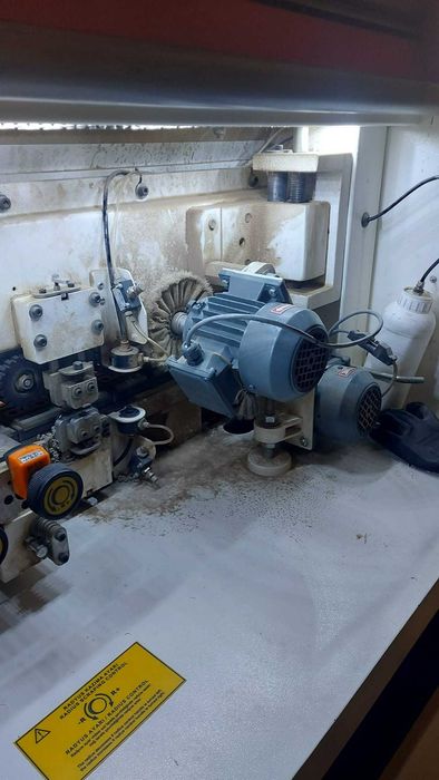 Orladora com tupias de entrada e arredondador