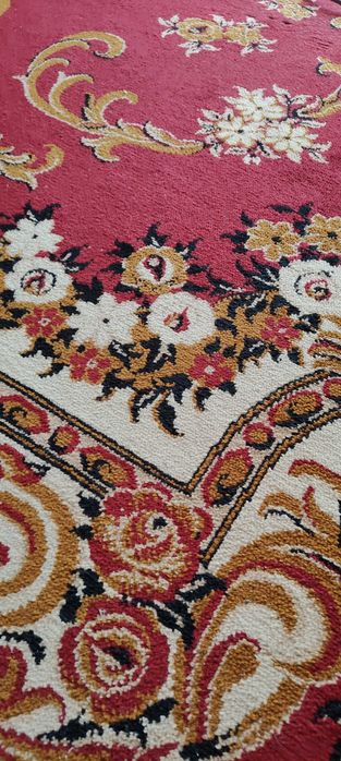 Dywan duży w bardzo dobrym stanie.