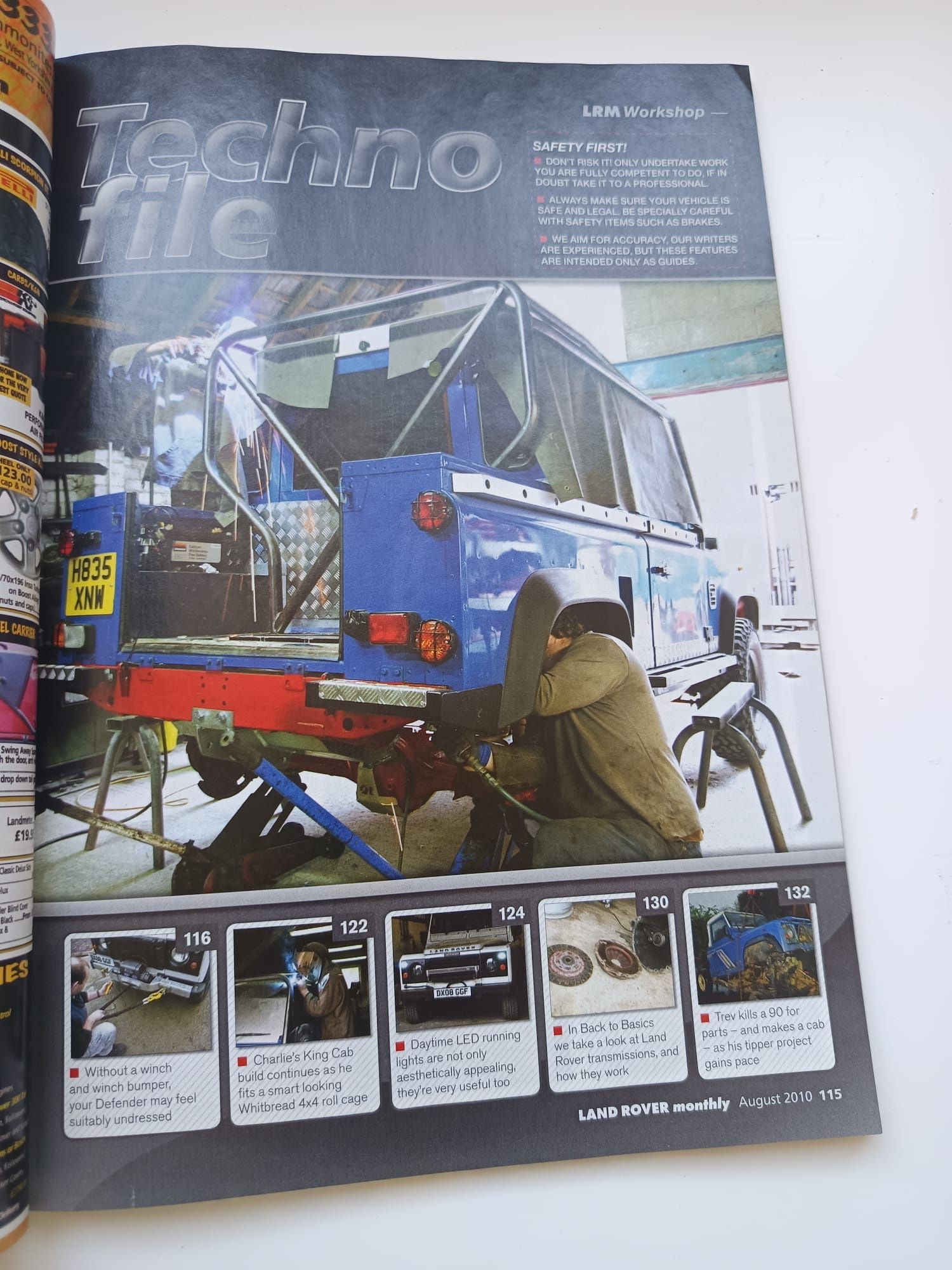 Land rover monthly (2010)