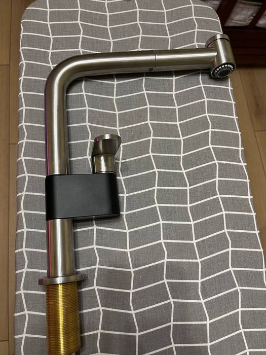 Кухонний змішувачч з виносним виливом фірми Franke