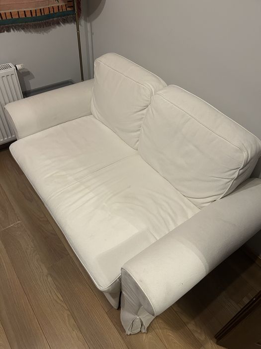 Biała kanapa rozkładana