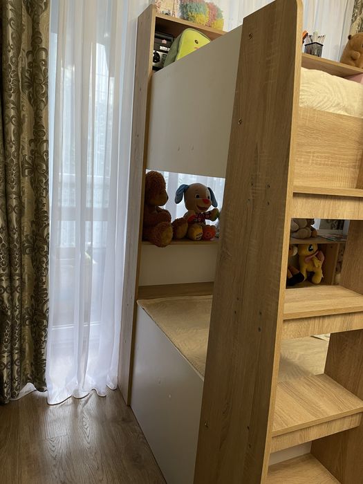 Двохярусне ліжко