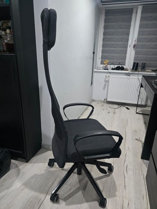 Fotel biurowy w kolorze czarnym