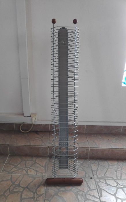 Torre de 62 CDs.