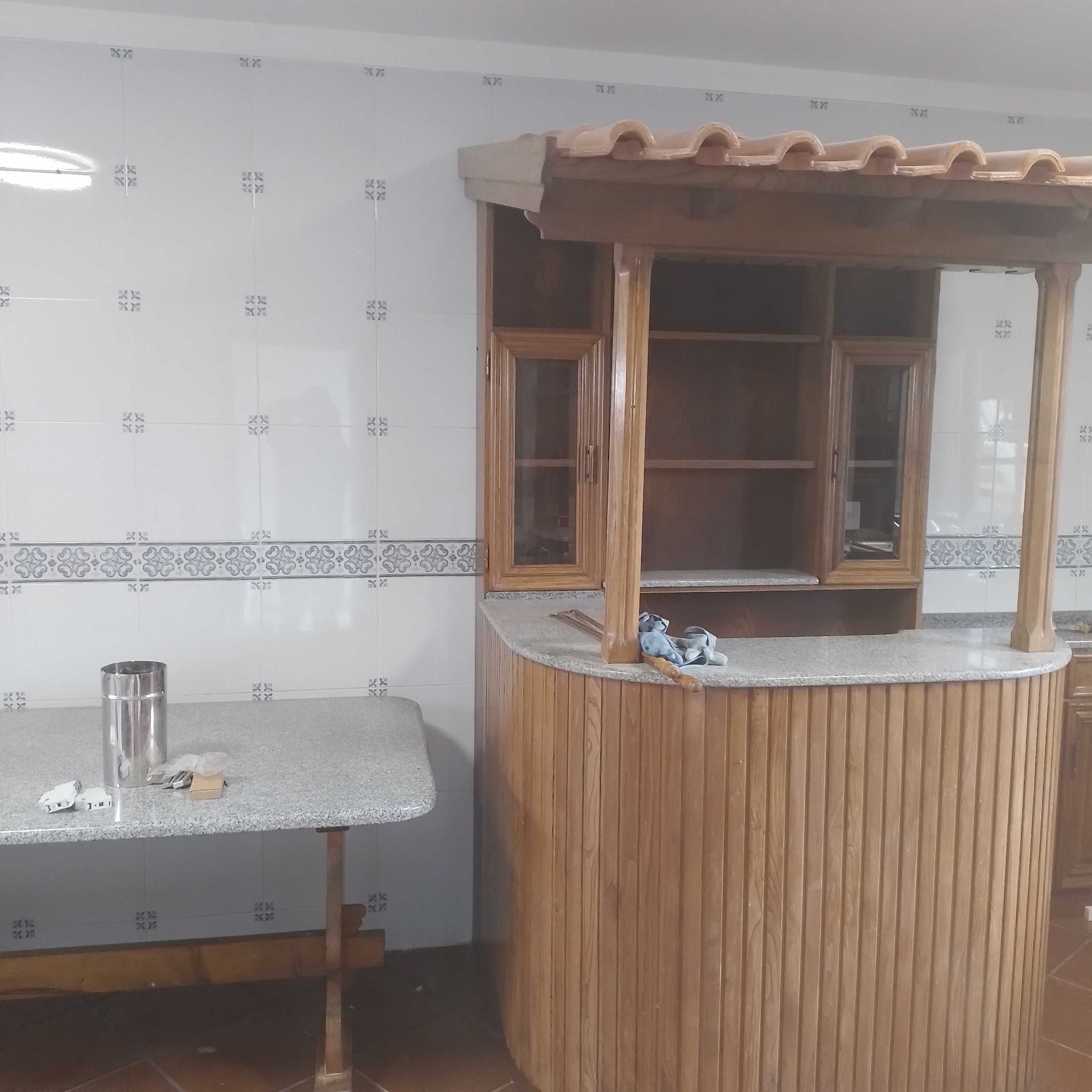 Bar em Madeira e Telha
