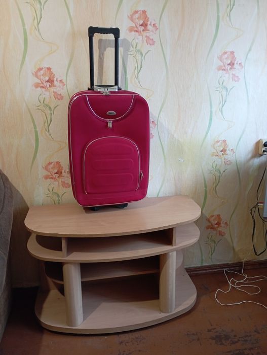 Дорожній чемодан на колесах