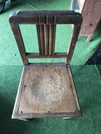 Cadeiras antigas em madeira