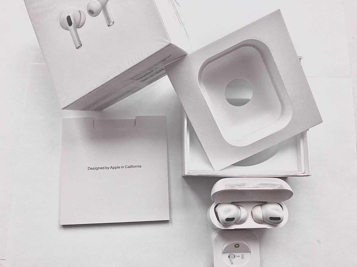 Продам Apple AirPods Pro з цілим комплектом