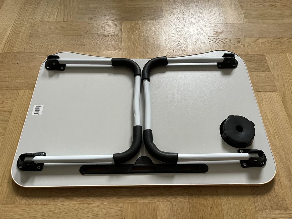 Skladana podstawka pod komputer