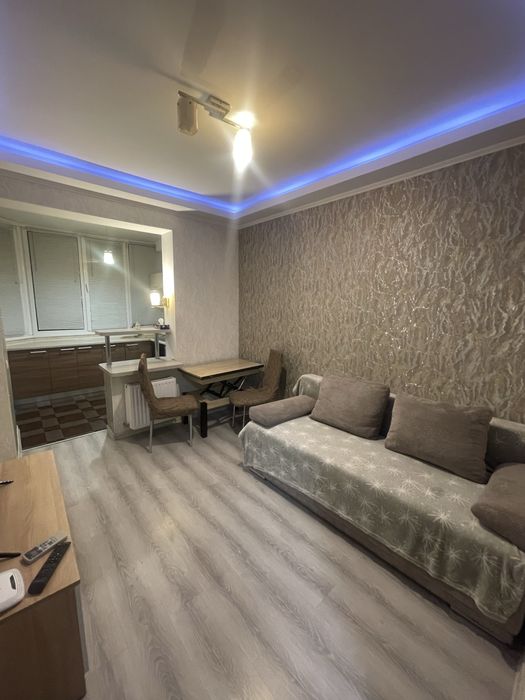 Сдам посуточно без комисссии классную квартиру Таирова Небесной Сотни