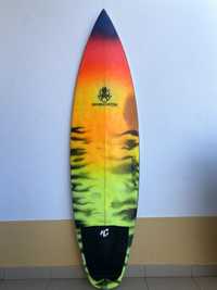 Prancha de surf 5´9 modelo LGBT Ericeira Custom