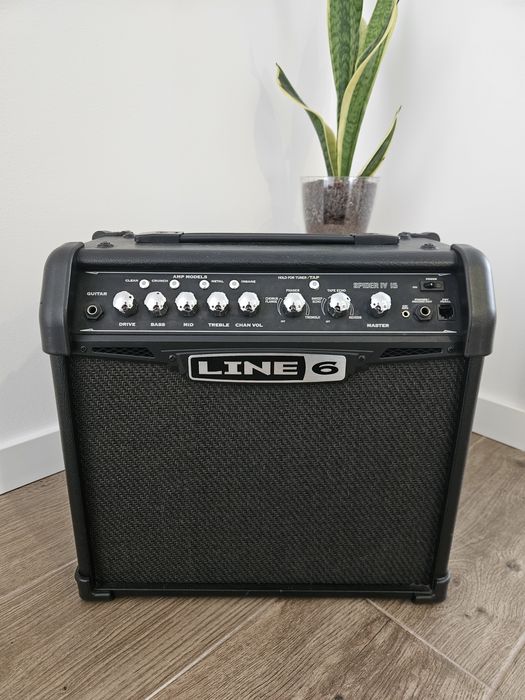 Line 6. Spider IV 15