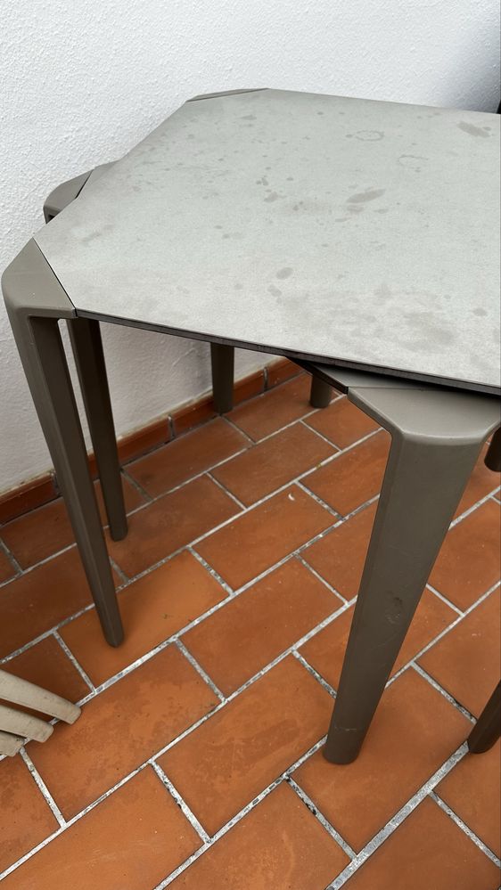 Mesa de esplanada e cadeiras