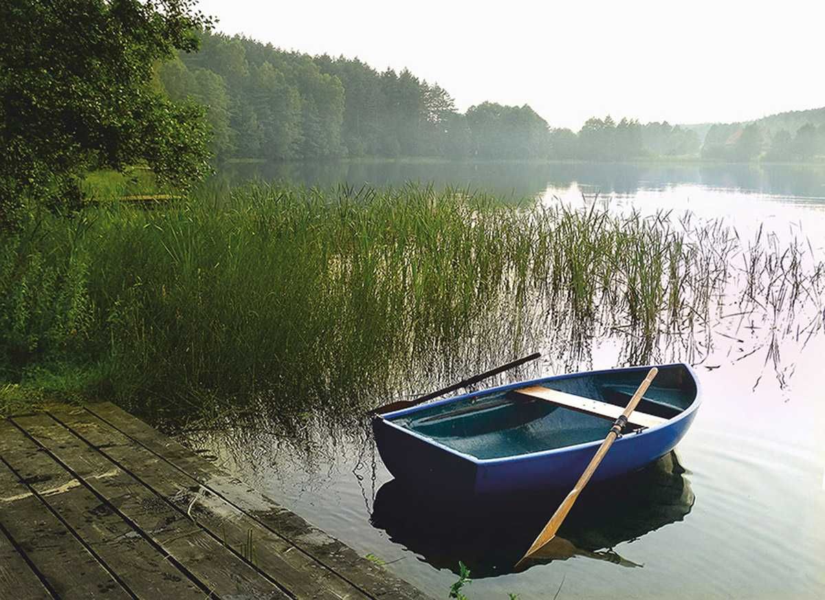 Kaszuby - Duży dom tuż nad jeziorem z pomostem i łódką