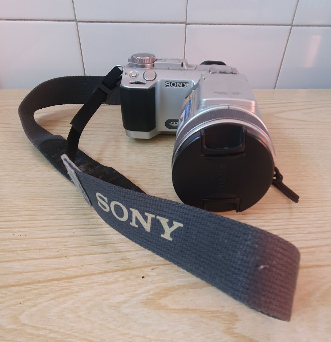 Sony Cyber-Shot DSC-F717