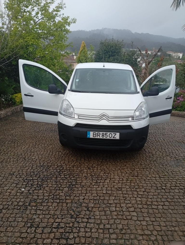Vendo Berlingo de 2015 .3 lugares preço de fim de semana fim de semana