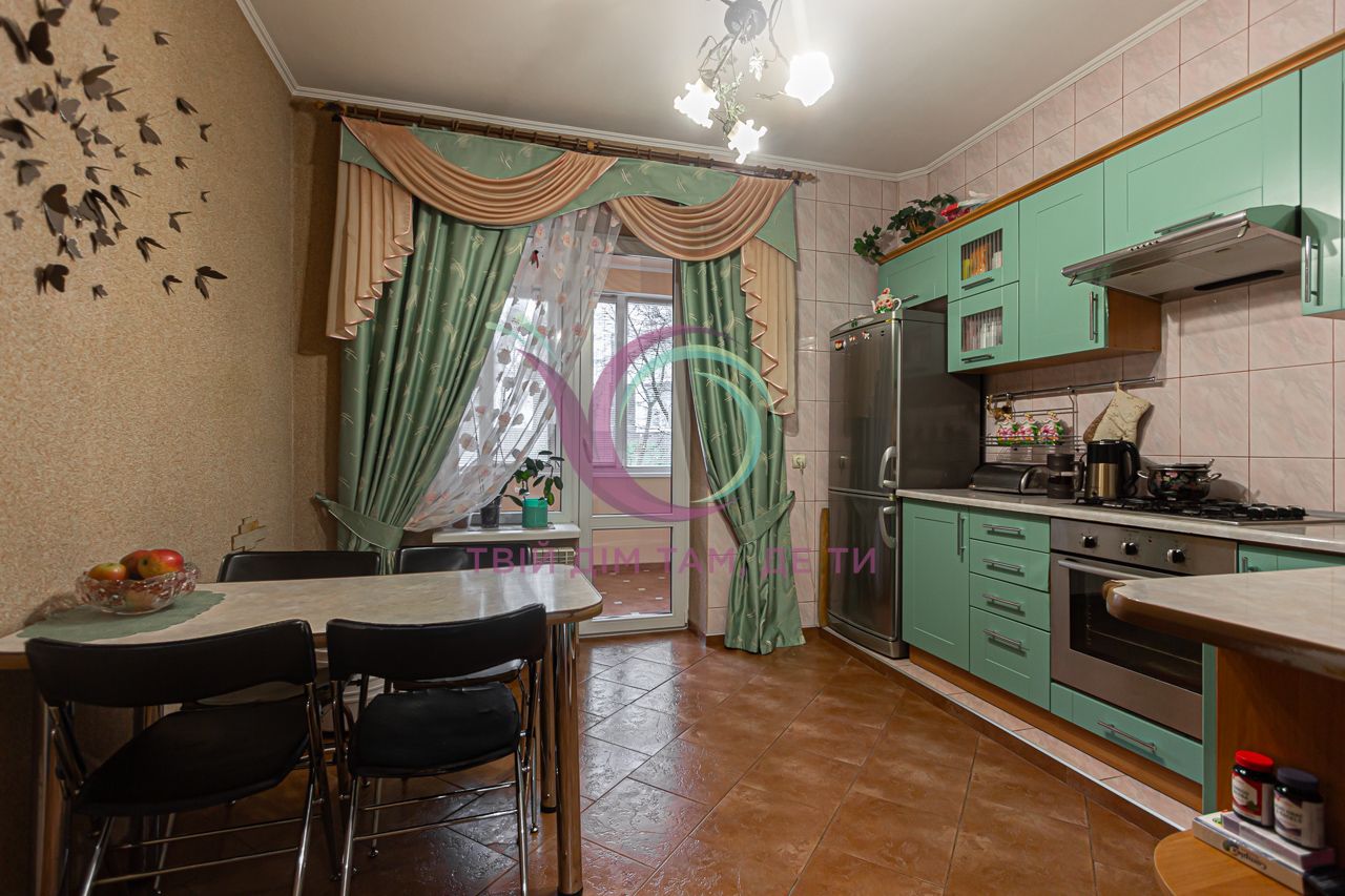 Продаж 2 кімнатна 2 рівнева за вул. К. Левицького