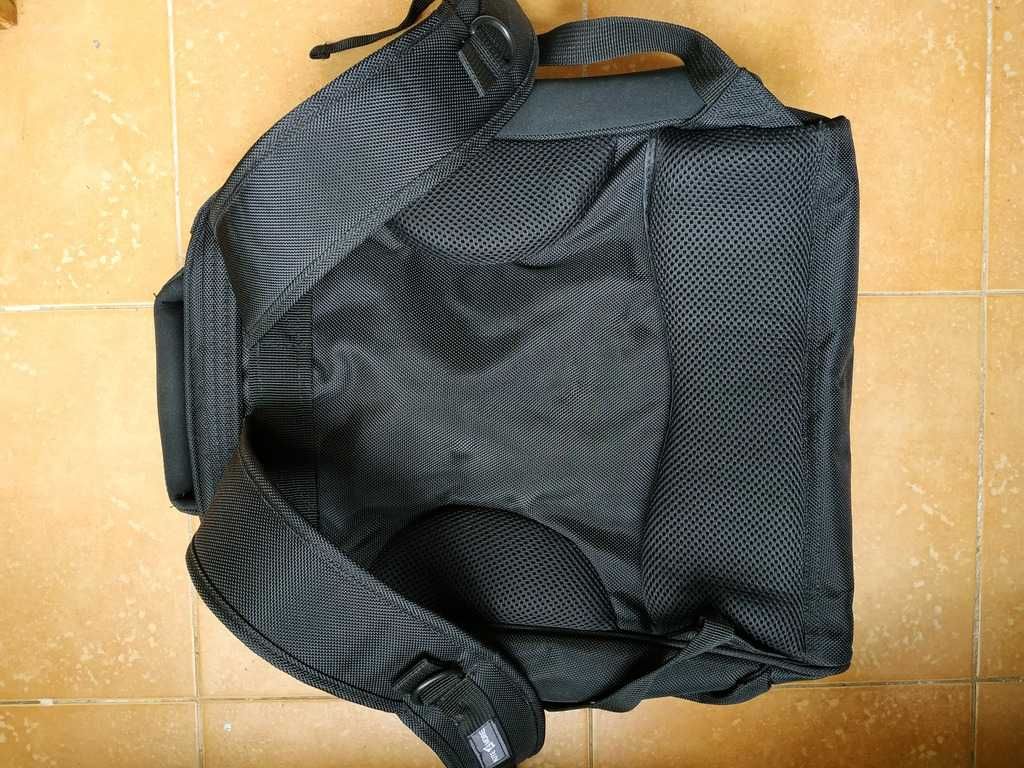 рюкзак жесткий для планшета