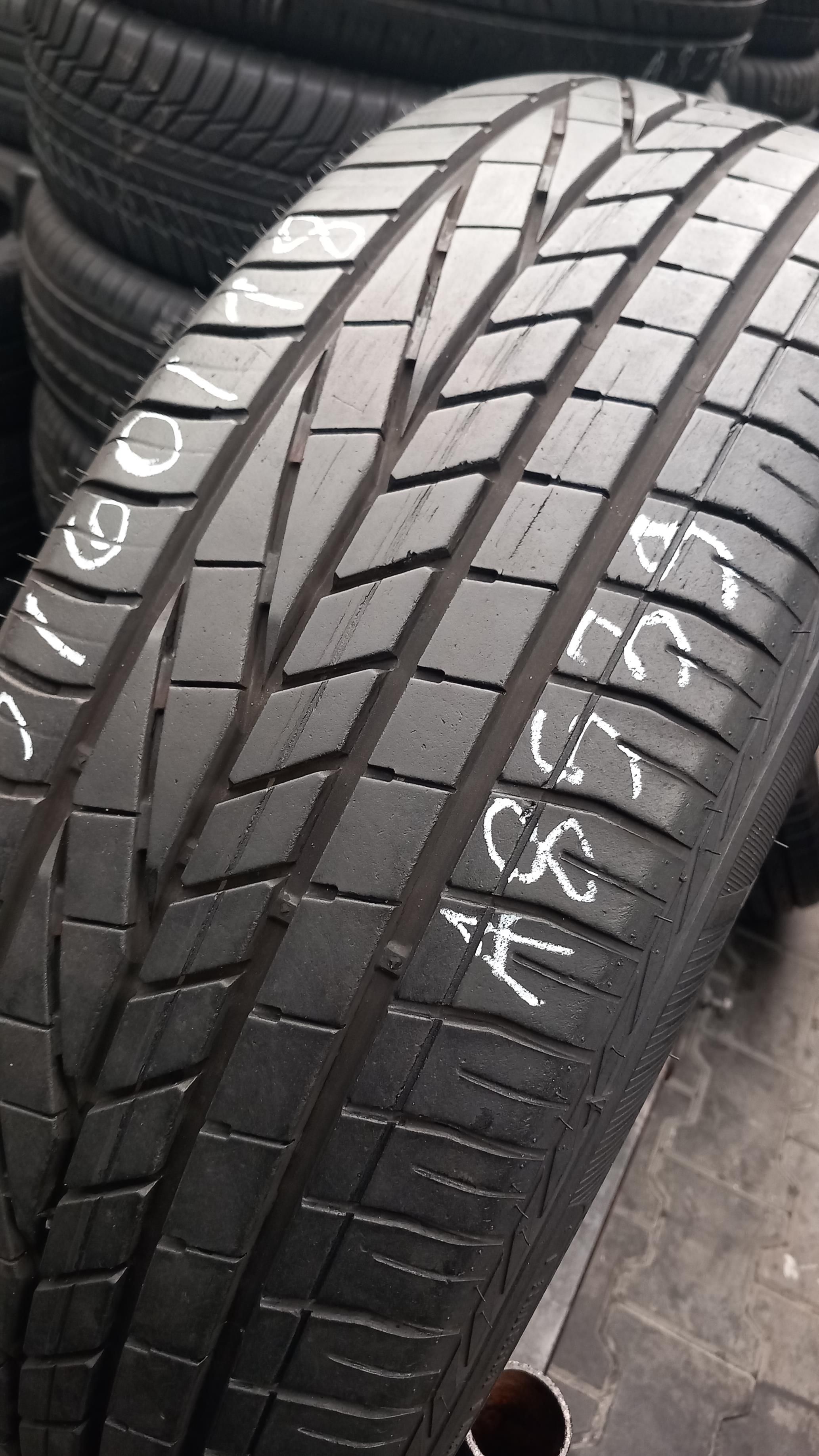 235/60/18 Goodyear Excellence AO 103W