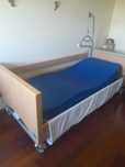 Cama hospitalar motorizada