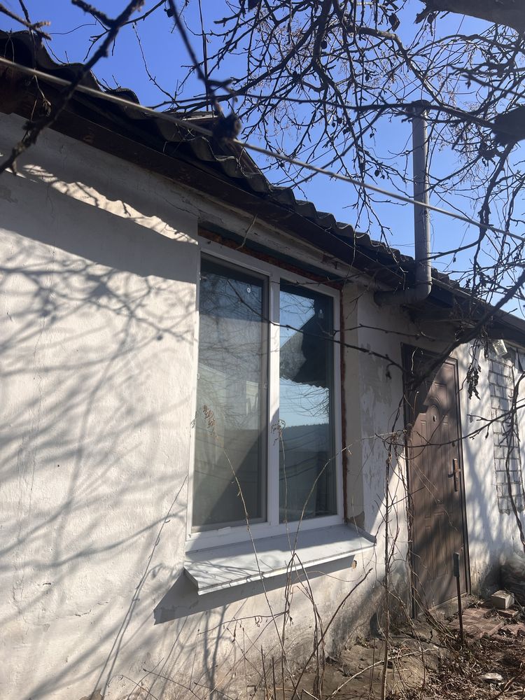 Продається камʼяний  будинок з ділянкою,гаражем і садом