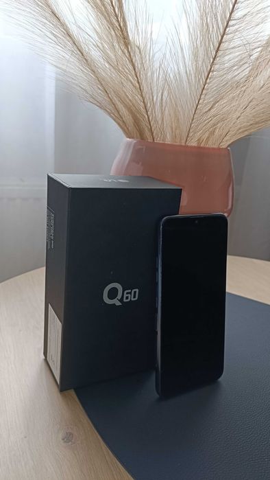 LG q60 stan bardzo dobry