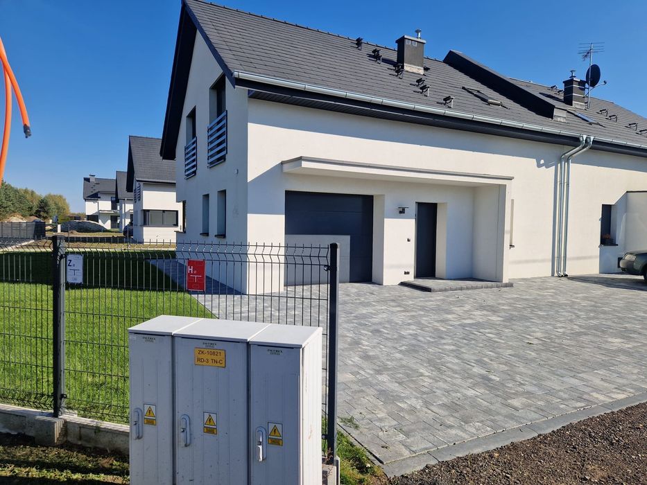 Nowy dom w zabudowie bliźniaczej 132m2 Osiedle Chabrowa / Fiołkowa