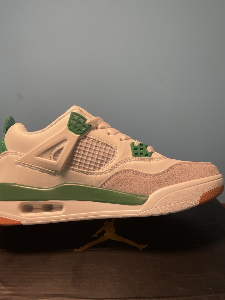 Air Jordan 4 Pine Green