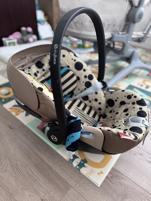 Автокрісло Cloud Z i-Size by Karolina Kurkova One Love