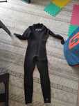 Fato de Surf Billabong 4/3mm tamanho S com fecho no peito como novo