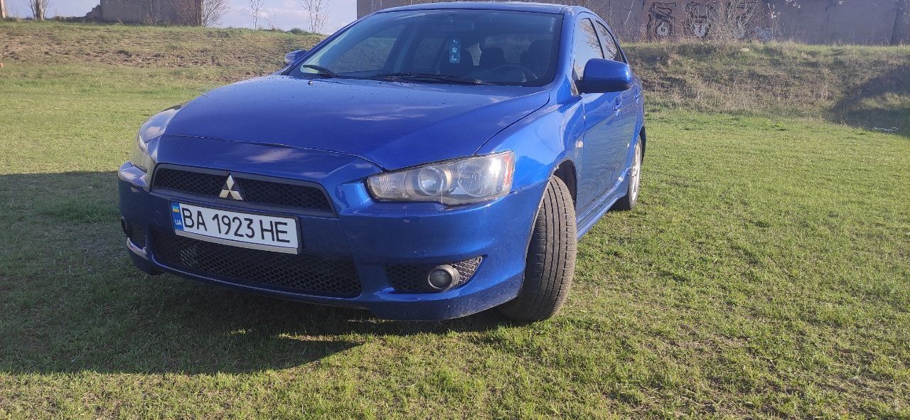 Продам чудовий Lancer X