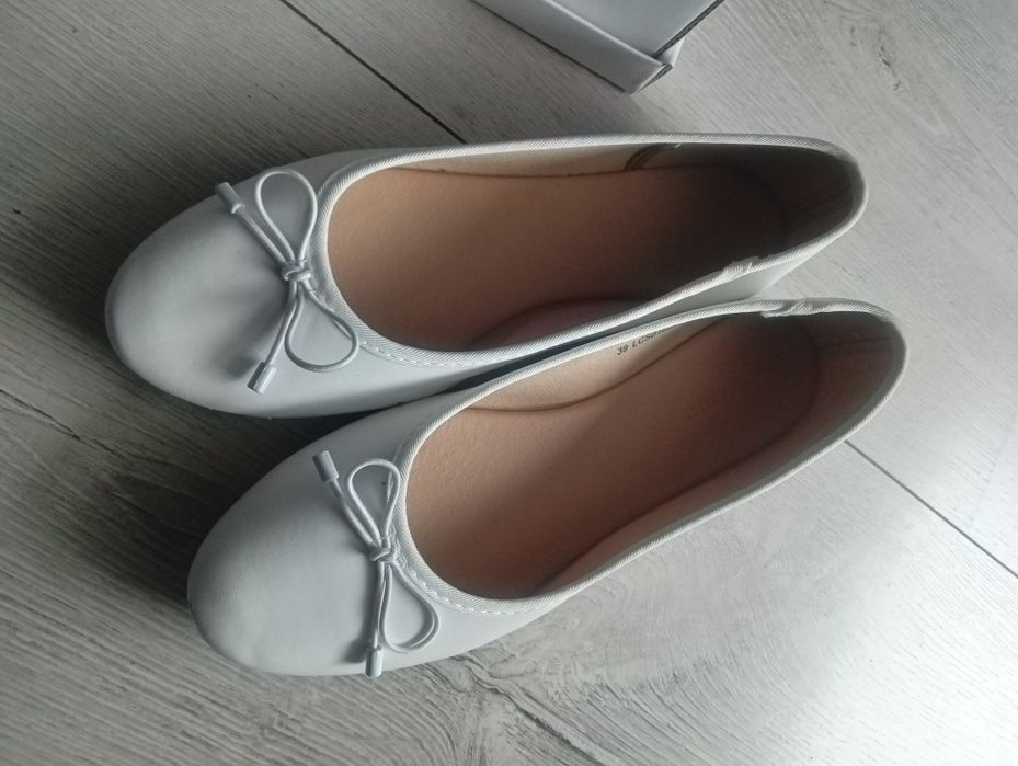 Buty balerinki 39 komunia lub ślub białe CCC