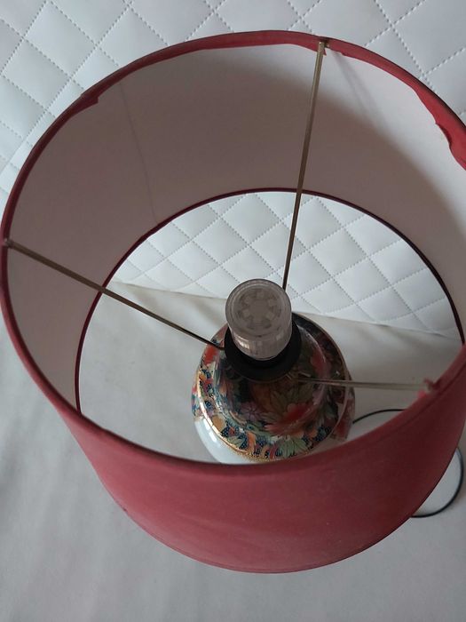 Lampa stołowa z podstawą chińskiego wazonu porcelanowego
