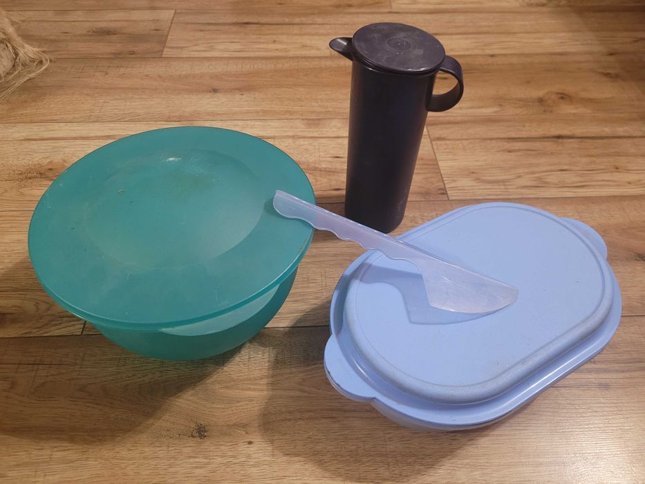 Zestaw starych naczyń Tupperware