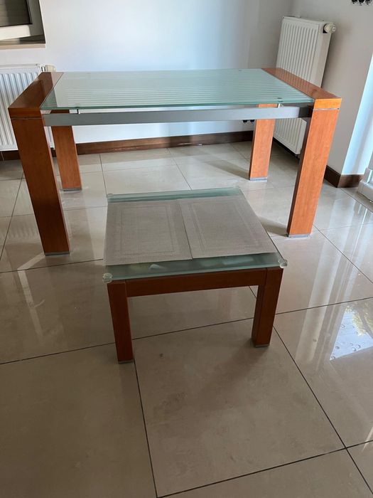 Stół jadalny wraz ze stolikiwm kawowym