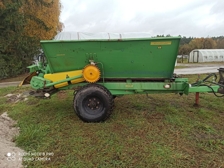 Rozsiewacz do Wapna Nawozu / Rcw-3 Piast /łańcuchowy/ 2001 r